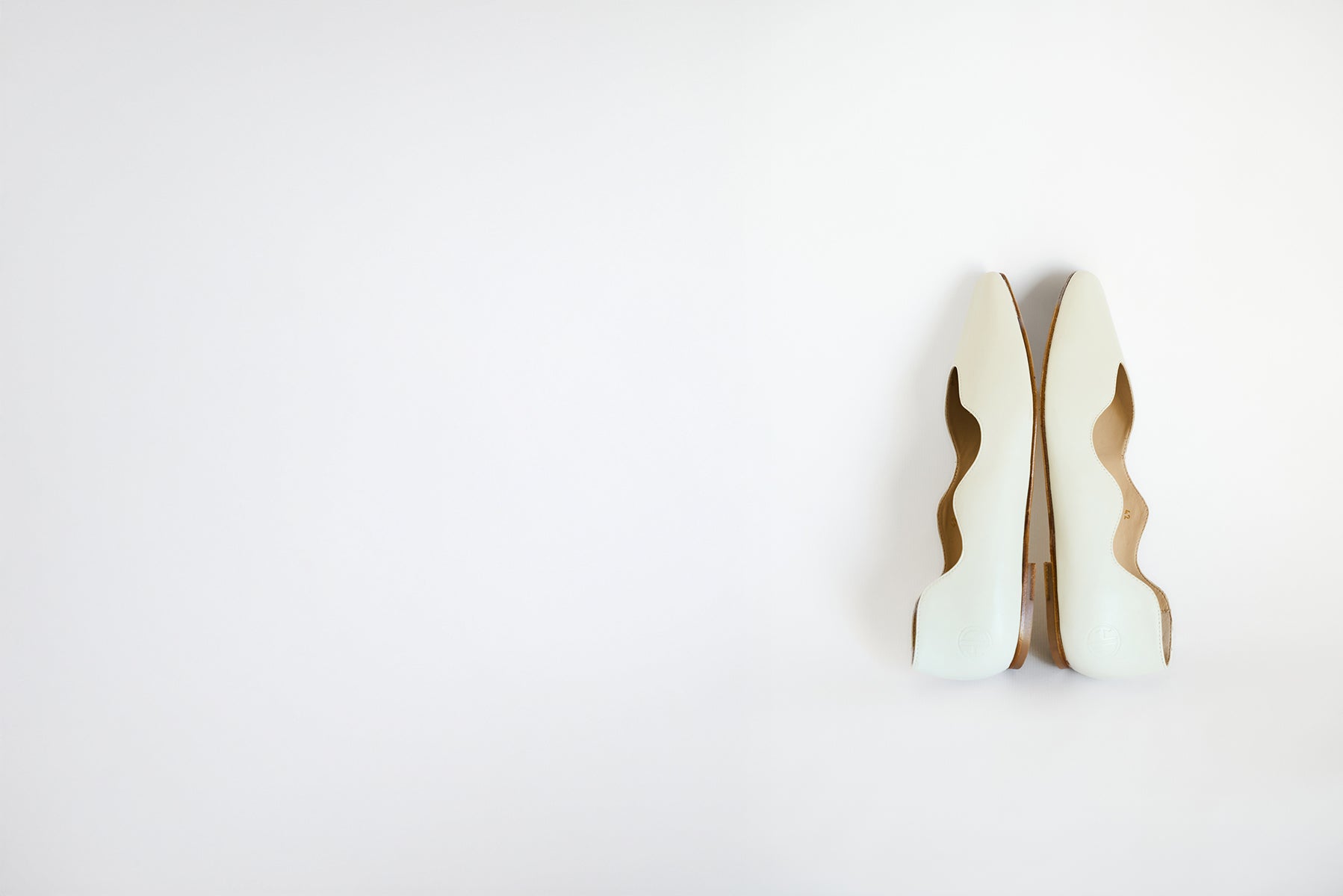 Ivory-Lirio1-bg