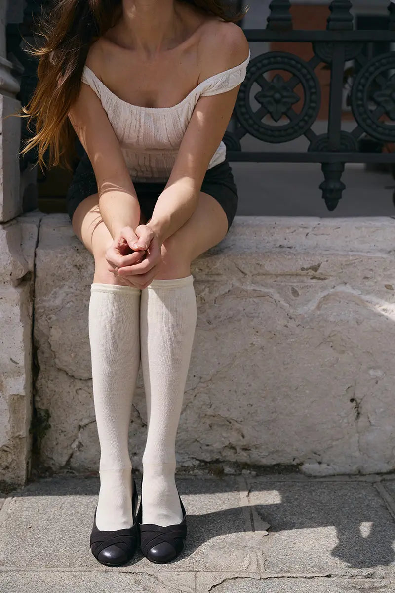 non-cus-cream-socks-women2